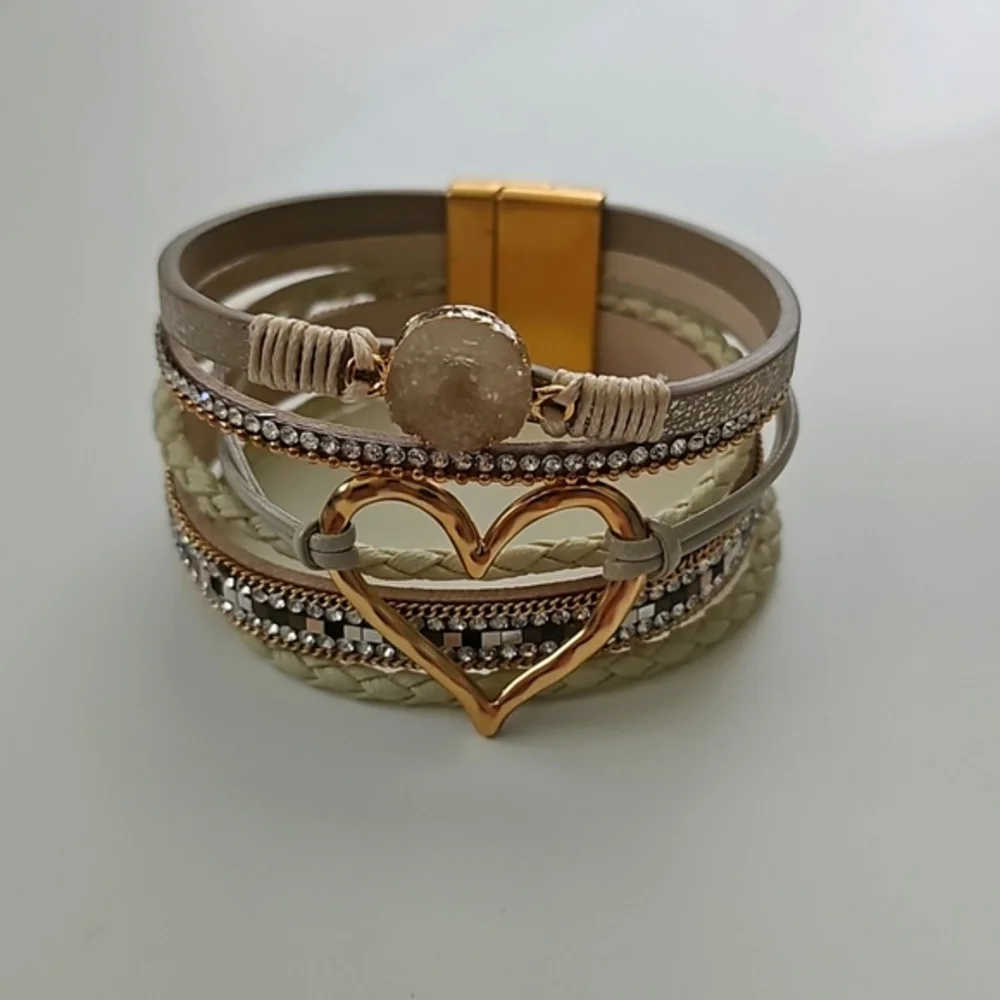 NWT Beige Bohemian Heart Rhinestone Magnetic Buckle Bracelet